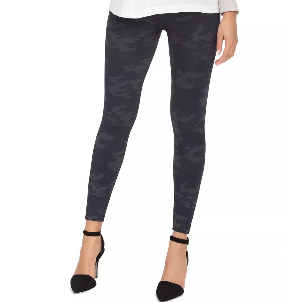 NWT SPANX Look At Me Now Leggings, Black Camo, Sz M